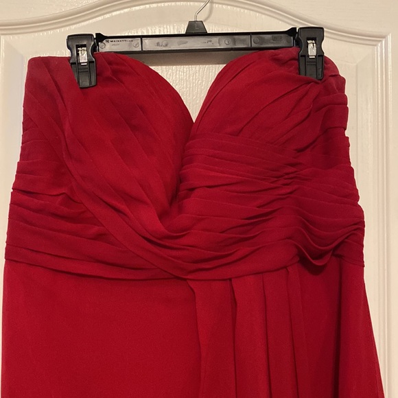 WINE STRAPLESS BRIDESMAID DRESS - Picture 4 of 15